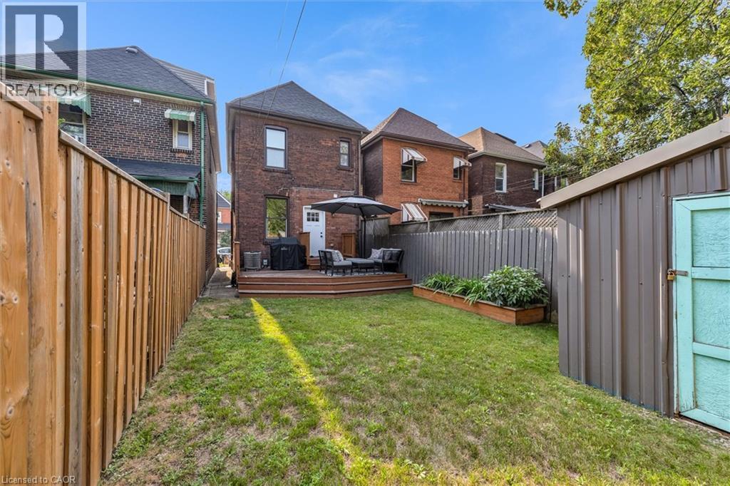 39 Fairleigh Avenue N, Hamilton, ON - Outdoor With Deck Patio Veranda With Exterior