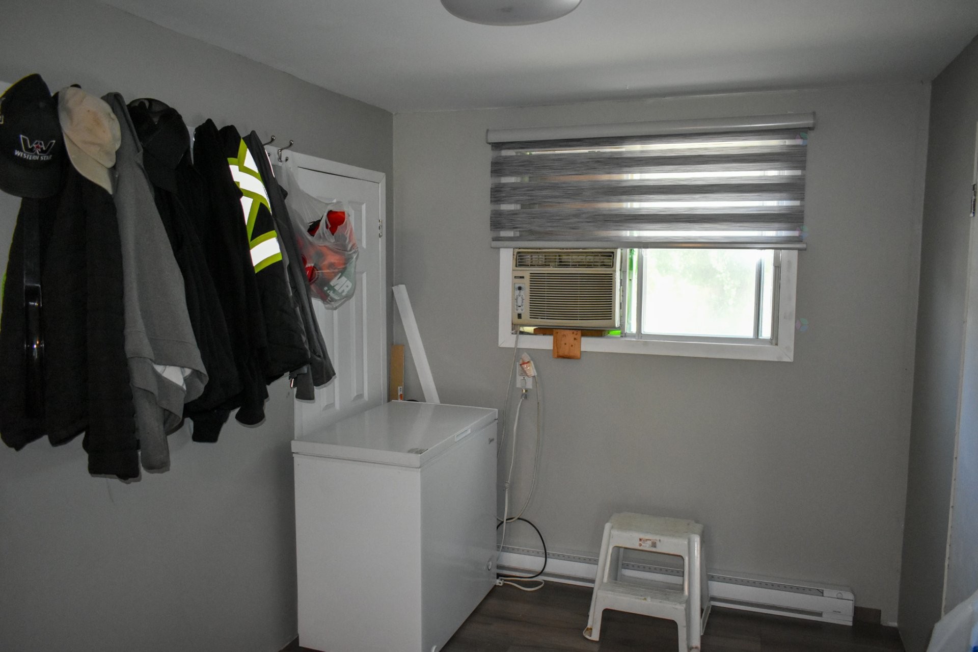 Mud Room - 386Z - 396Z Route 122, Saint-Guillaume, QC - Indoor