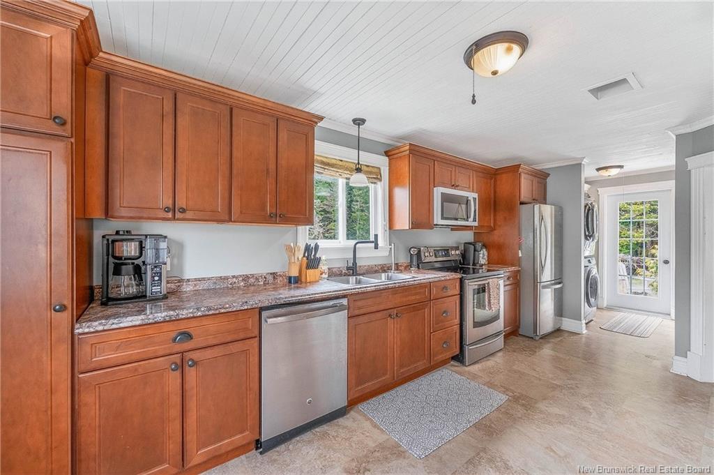 10 Stanley Oliver Rd, Back Bay, NB