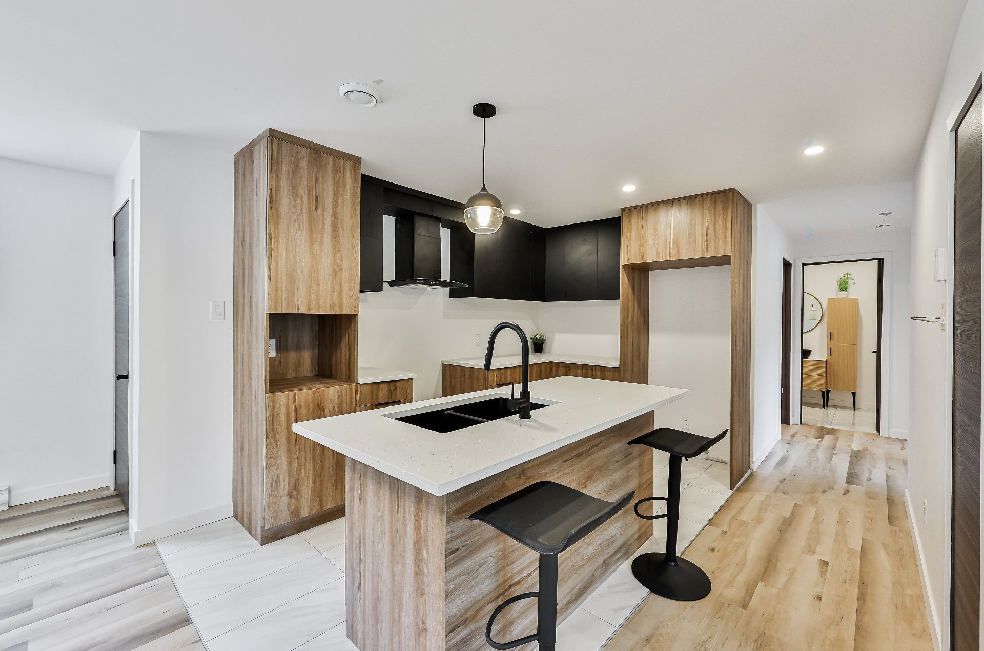 Intergénération - 750 5E Rang, Sainte-Julienne, QC - Indoor Photo Showing Kitchen With Double Sink
