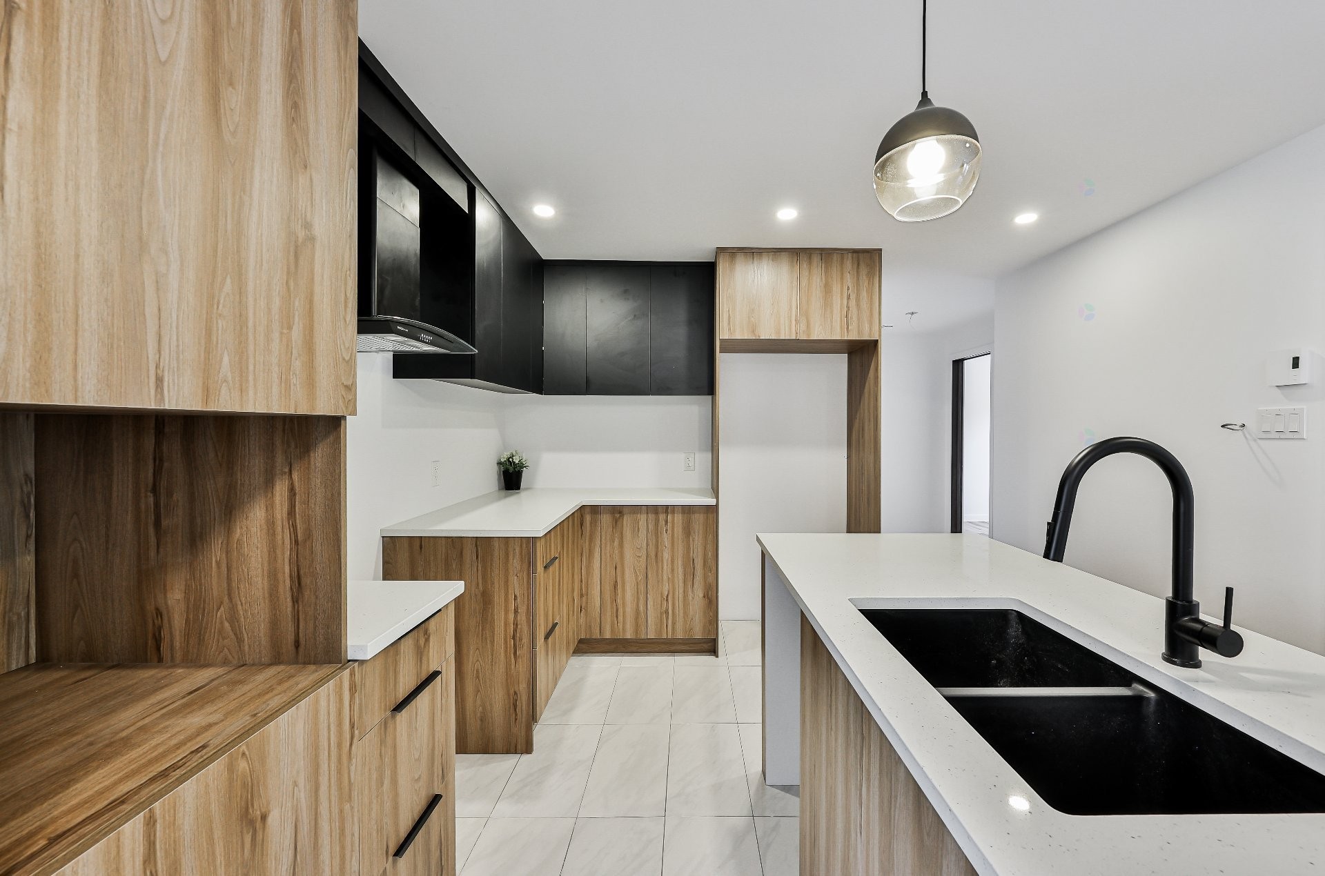 Intergénération - 750 5E Rang, Sainte-Julienne, QC - Indoor Photo Showing Kitchen With Double Sink