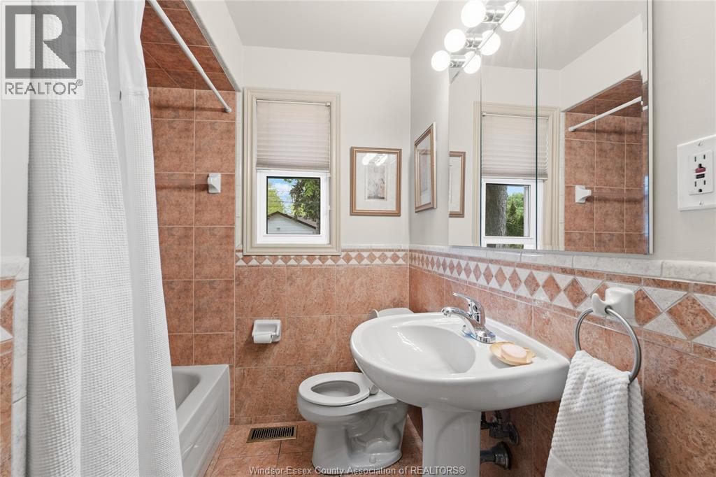 2940 Randolph Avenue, Windsor, ON - Indoor Photo Showing Bathroom