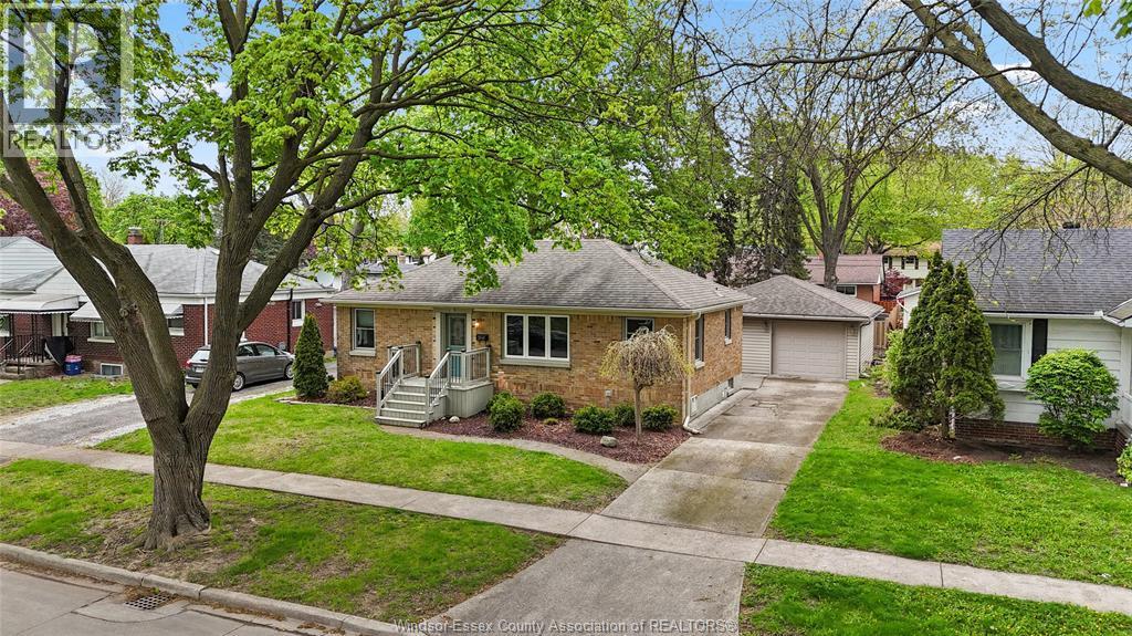 2940 Randolph Avenue, Windsor, ON - Outdoor With Facade