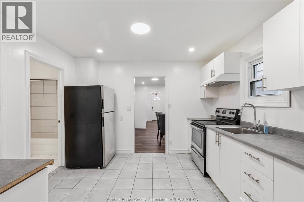 375 Bridge, Windsor, ON - Indoor Photo Showing Kitchen