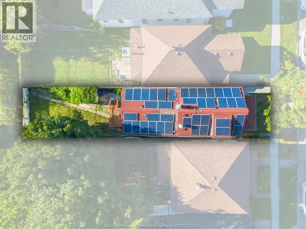 375 Bridge, Windsor, ON - Indoor Photo Showing Garage