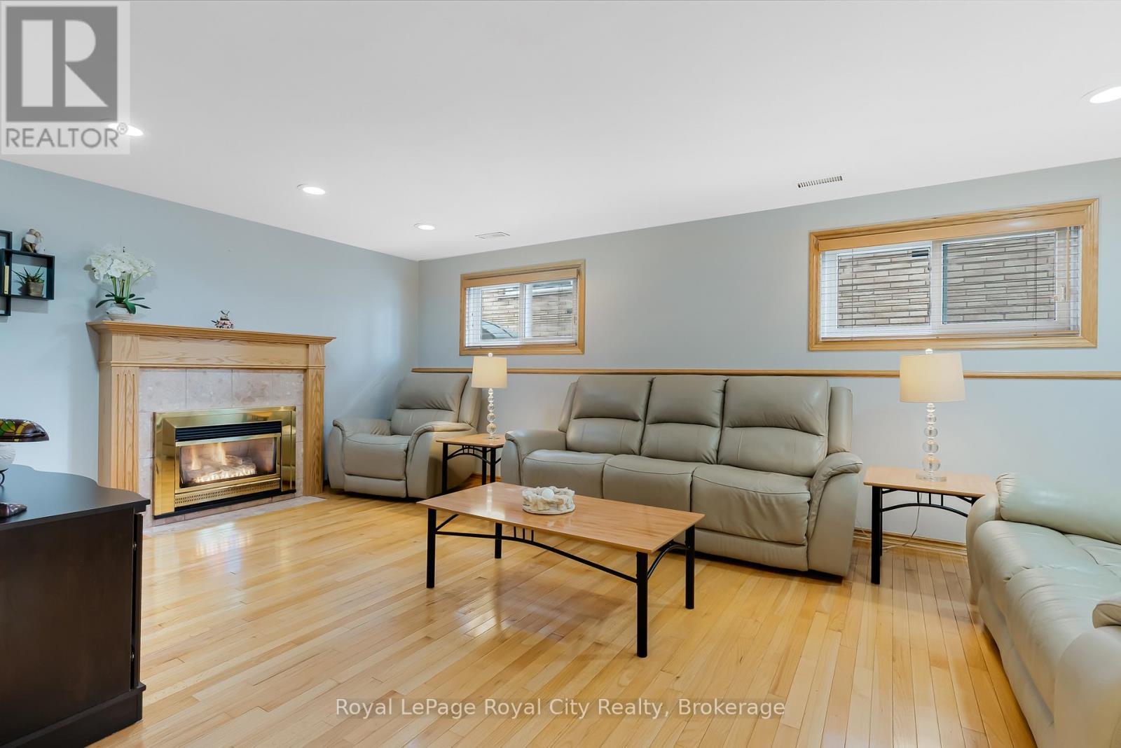 169 Johanna Drive, Cambridge, ON - Indoor Photo Showing Living Room With Fireplace