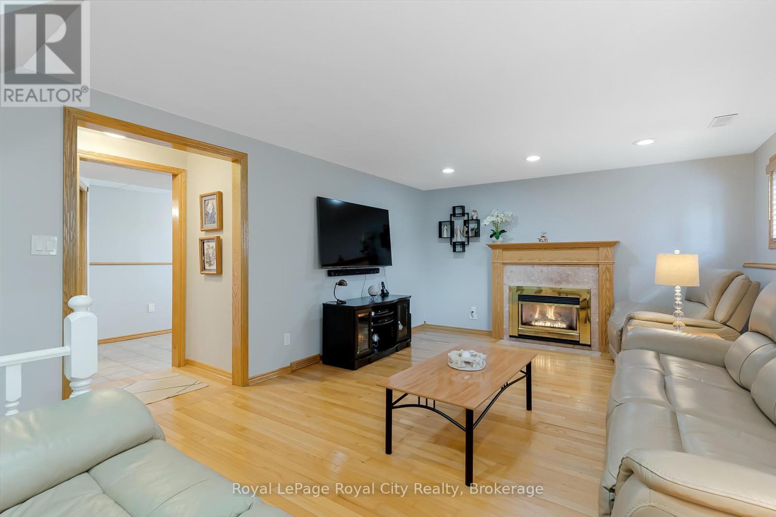 169 Johanna Drive, Cambridge, ON - Indoor Photo Showing Living Room With Fireplace