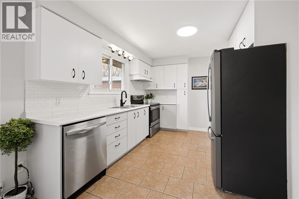 183 Kipling Avenue, Kitchener, ON - Indoor Photo Showing Kitchen