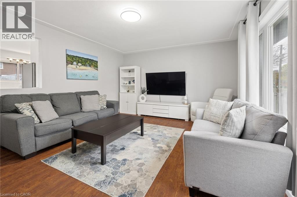 183 Kipling Avenue, Kitchener, ON - Indoor Photo Showing Living Room