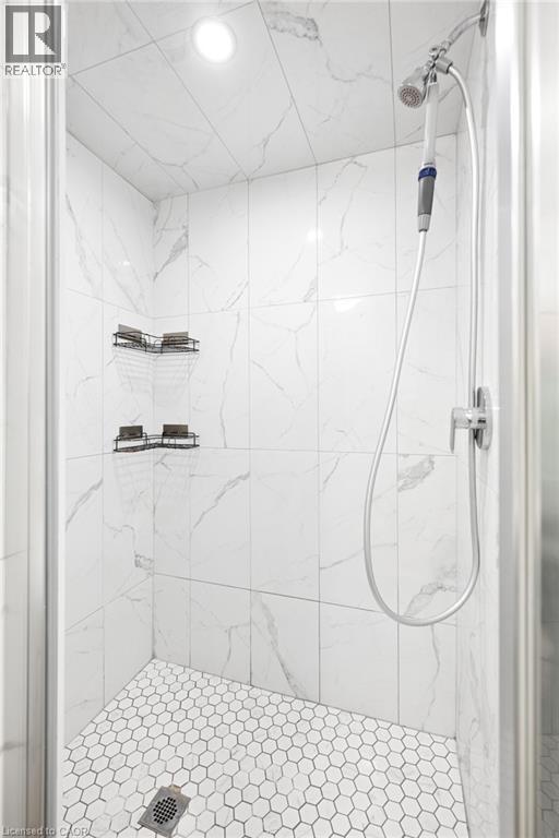 183 Kipling Avenue, Kitchener, ON - Indoor Photo Showing Bathroom