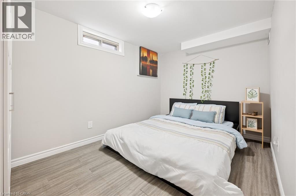 183 Kipling Avenue, Kitchener, ON - Indoor Photo Showing Bedroom