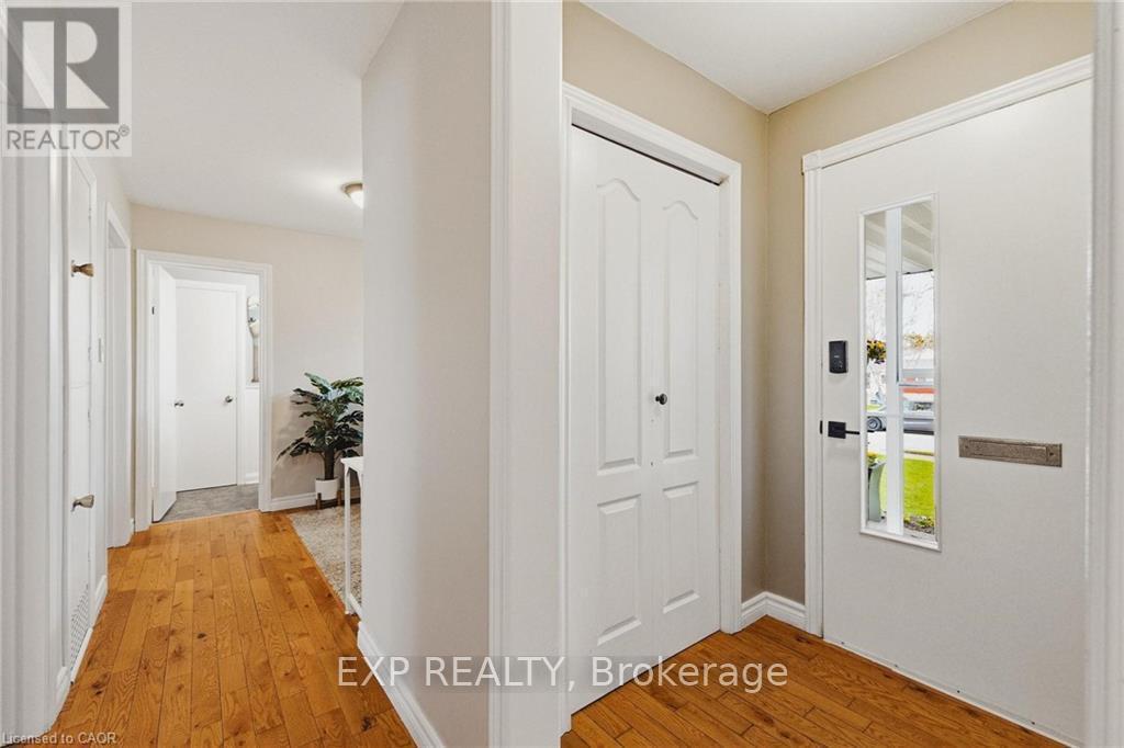 120 Elgin Crescent, Waterloo, ON - Indoor Photo Showing Other Room