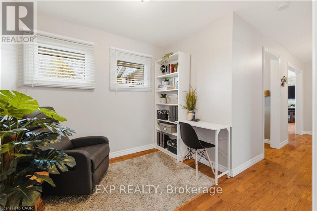 120 Elgin Crescent, Waterloo, ON - Indoor