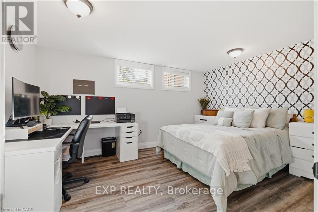 120 Elgin Crescent, Waterloo, ON - Indoor Photo Showing Bedroom