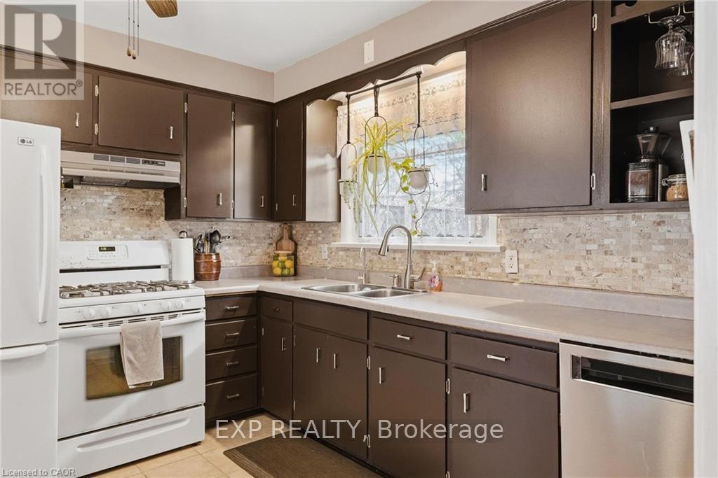 120 Elgin Crescent, Waterloo, ON - Indoor Photo Showing Kitchen With Double Sink