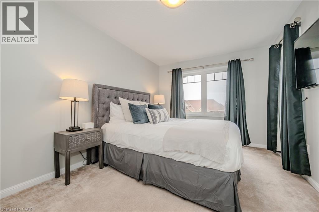 Bedroom featuring light-toned carpeting and neutral wall paint - 525 Cavanagh Lane, Milton, ON - Indoor Photo Showing Bedroom