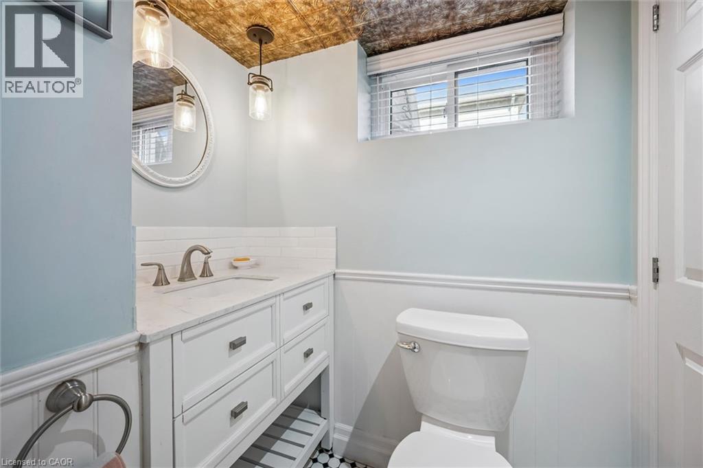 15 Waterside Avenue, Cambridge, ON - Indoor Photo Showing Bathroom