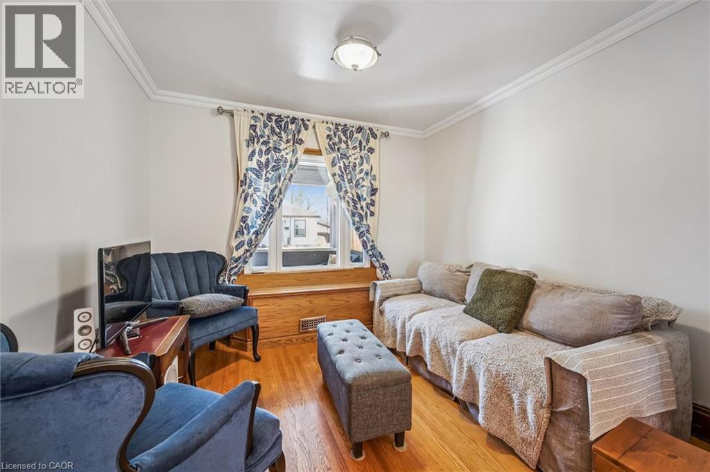 15 Waterside Avenue, Cambridge, ON - Indoor Photo Showing Living Room