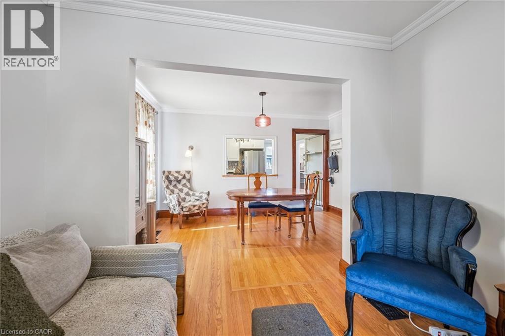 15 Waterside Avenue, Cambridge, ON - Indoor Photo Showing Living Room