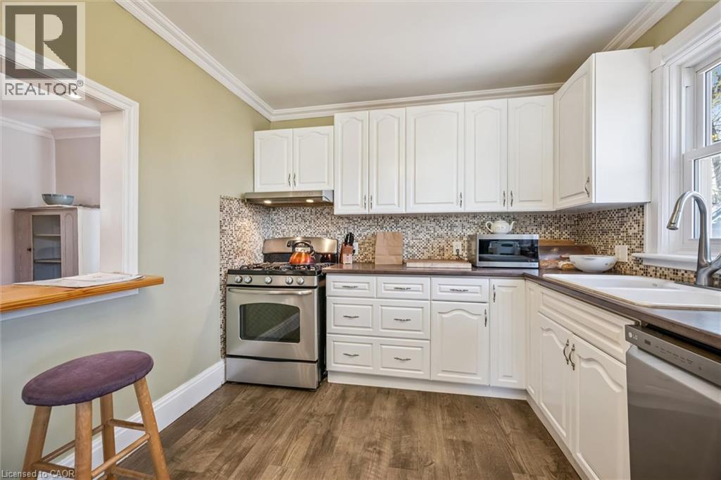 15 Waterside Avenue, Cambridge, ON - Indoor Photo Showing Kitchen