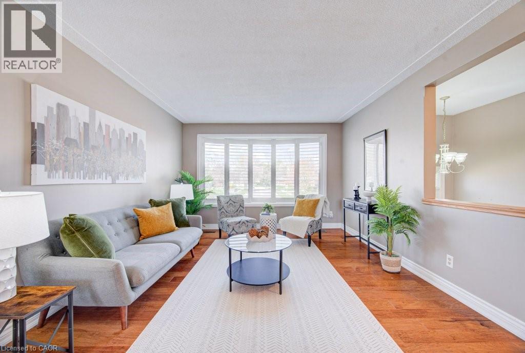 682 Glen Forrest Boulevard, Waterloo, ON - Indoor Photo Showing Living Room