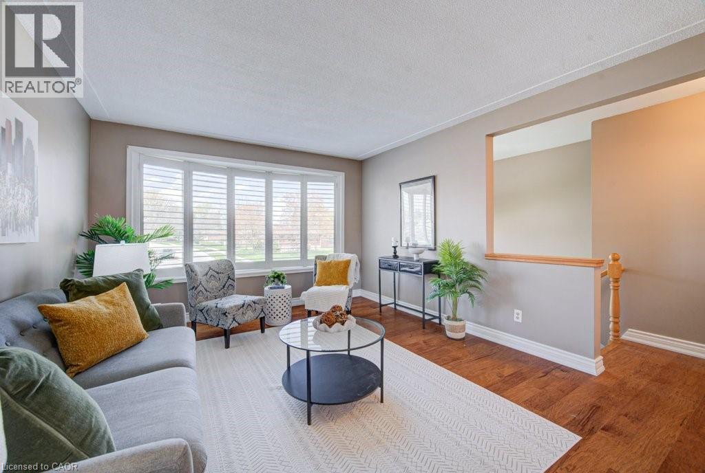 682 Glen Forrest Boulevard, Waterloo, ON - Indoor Photo Showing Living Room
