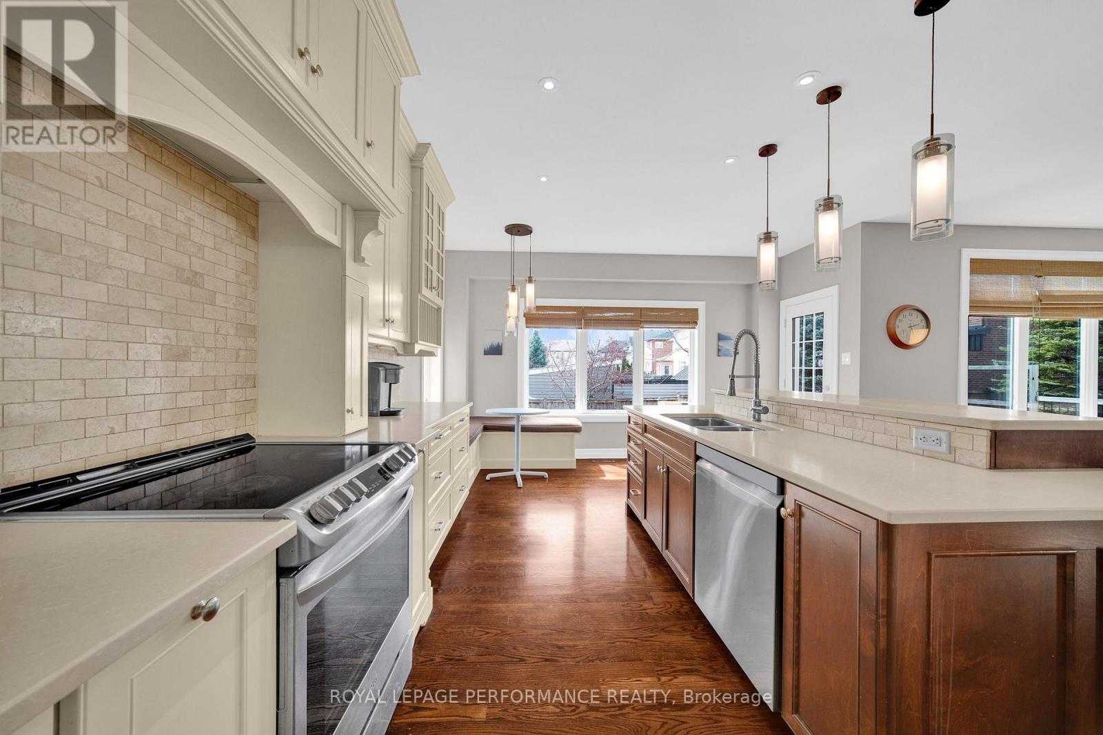 590 Kochar Drive, Ottawa, ON - Indoor Photo Showing Kitchen With Stainless Steel Kitchen With Upgraded Kitchen