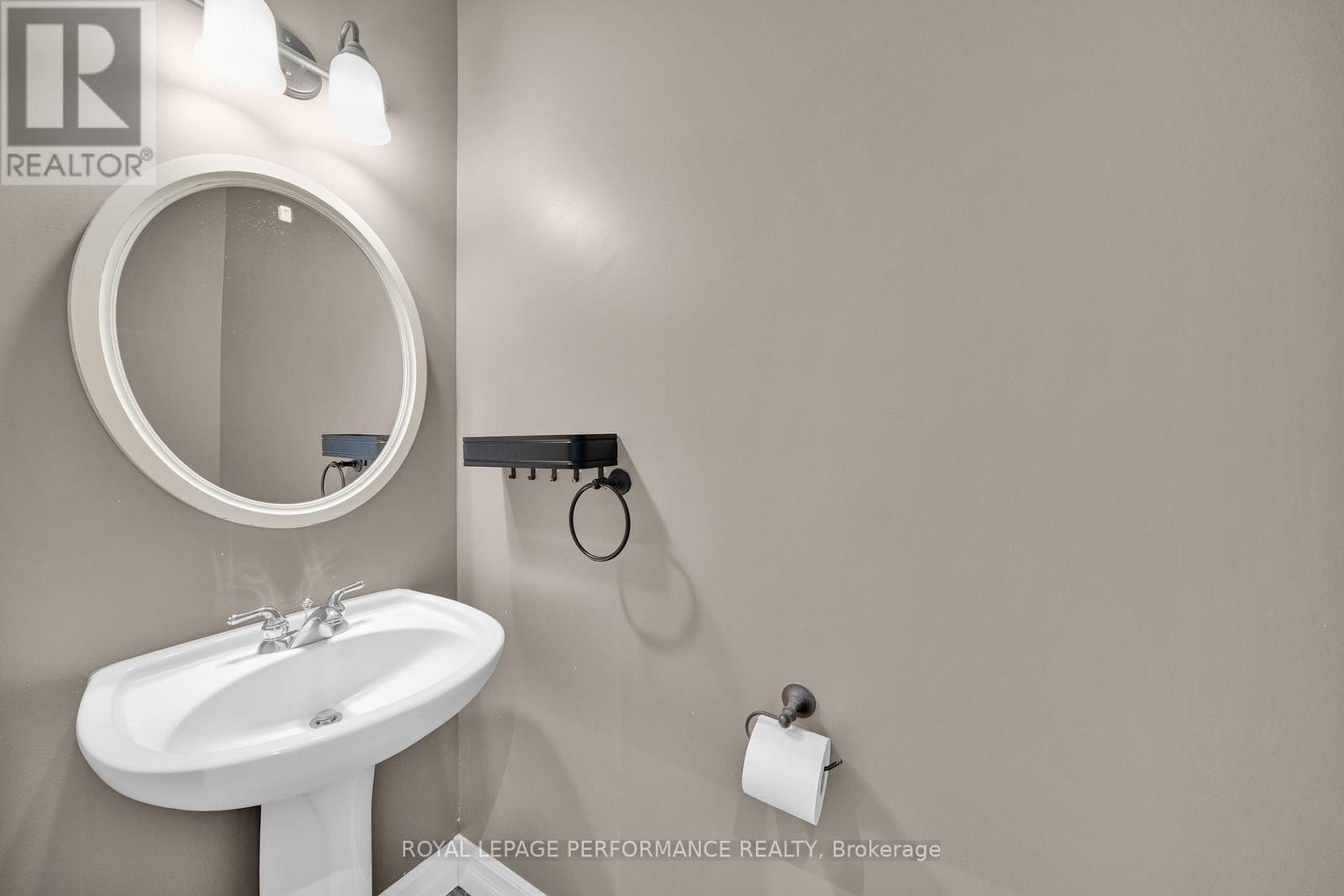 590 Kochar Drive, Ottawa, ON - Indoor Photo Showing Bathroom