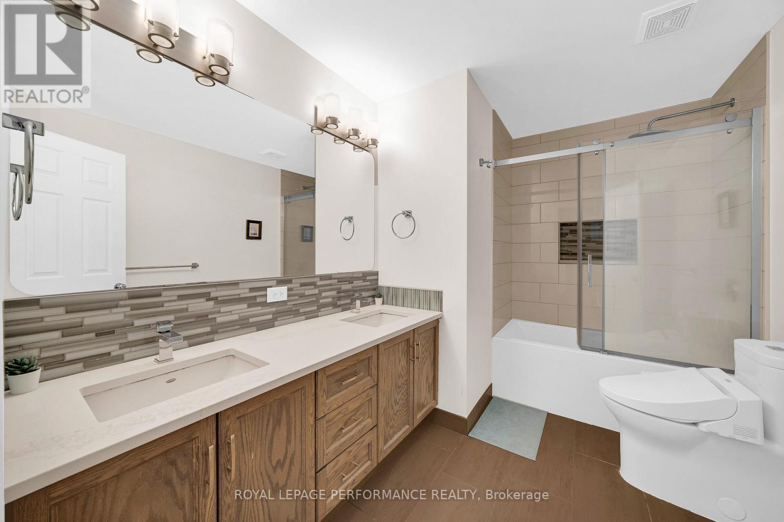 590 Kochar Drive, Ottawa, ON - Indoor Photo Showing Bathroom