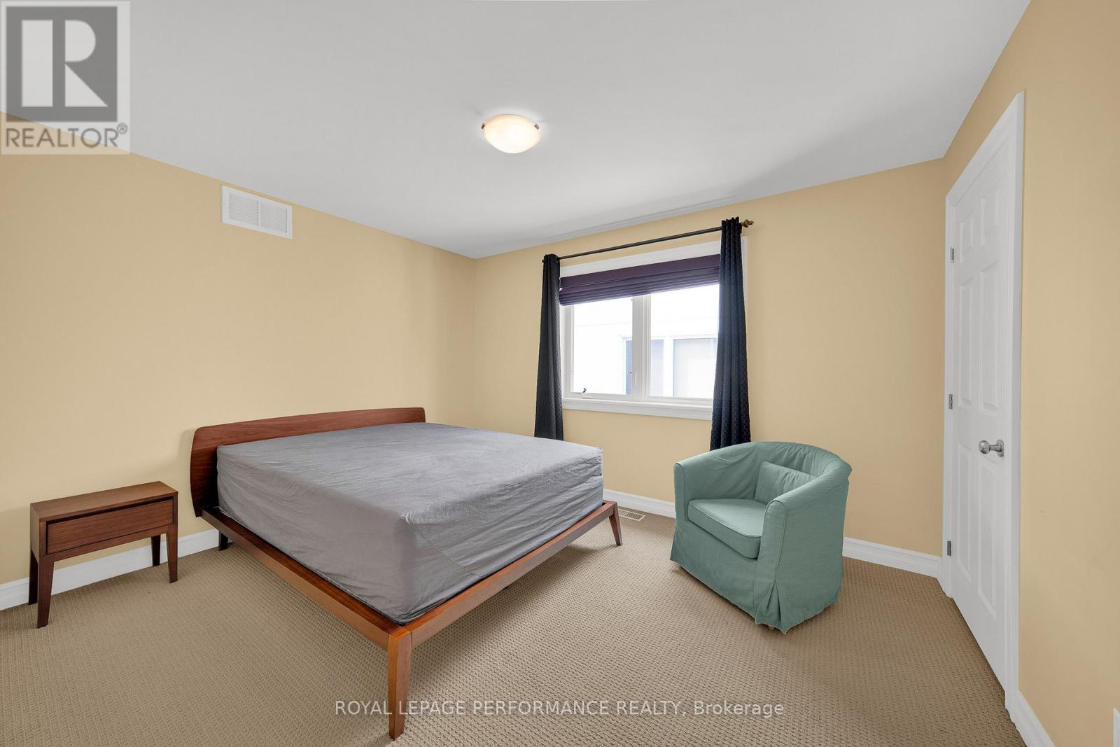 590 Kochar Drive, Ottawa, ON - Indoor Photo Showing Bedroom