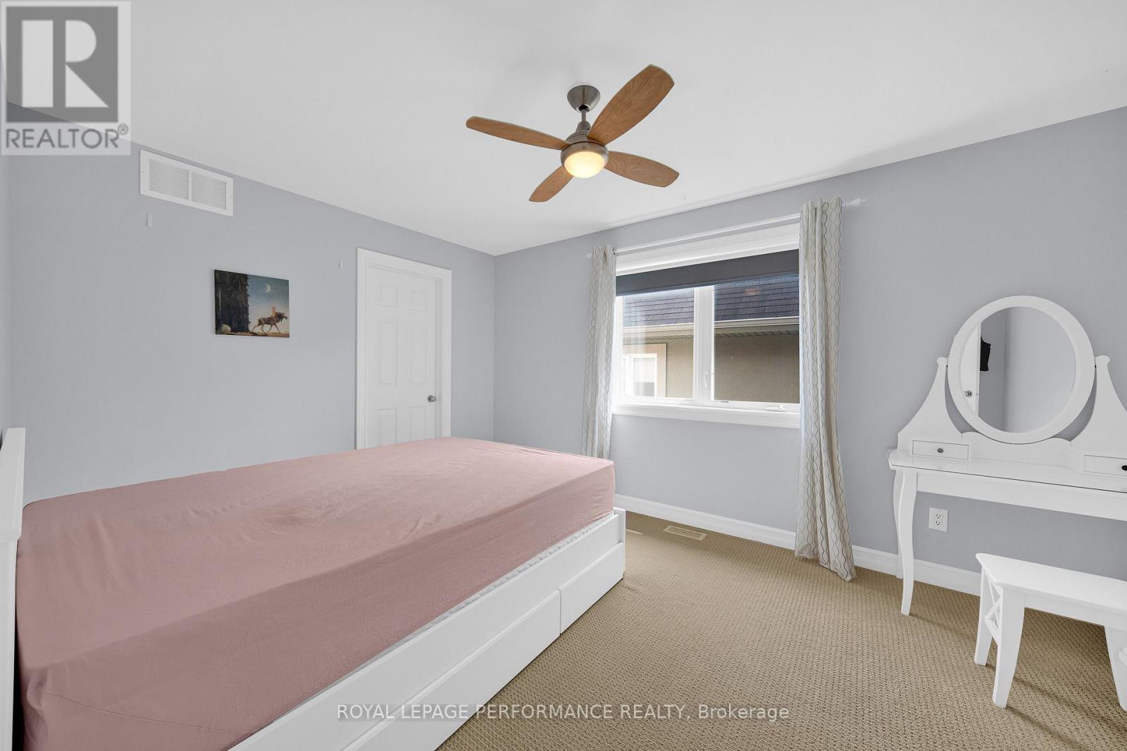 590 Kochar Drive, Ottawa, ON - Indoor Photo Showing Bedroom