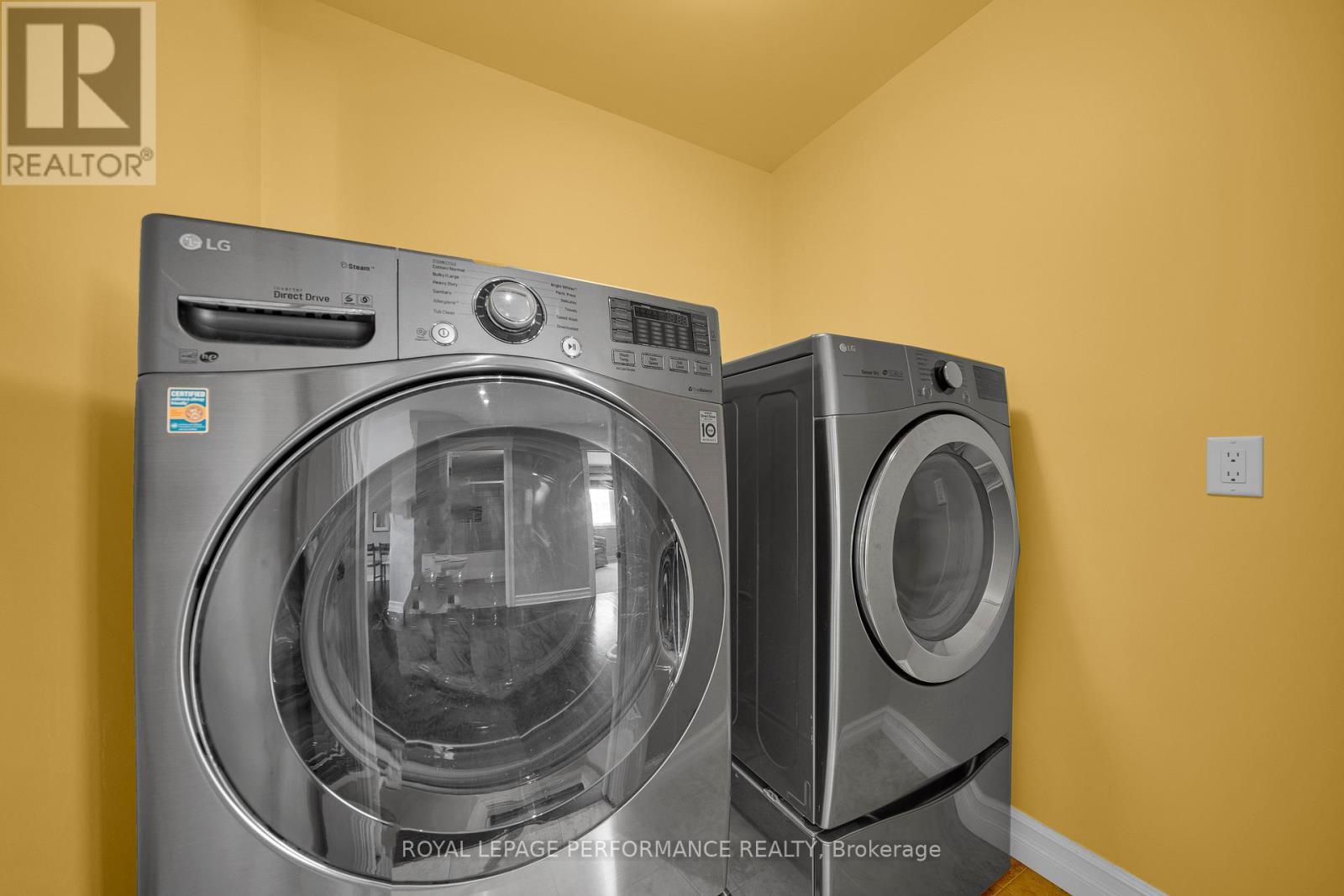590 Kochar Drive, Ottawa, ON - Indoor Photo Showing Laundry Room