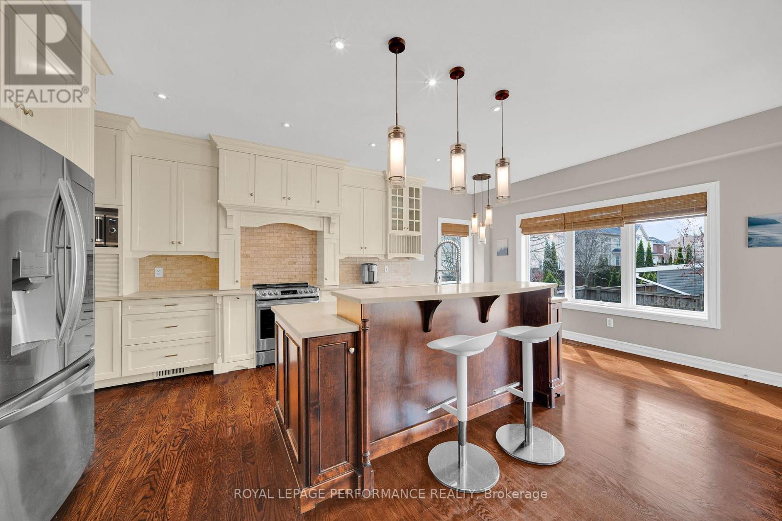 590 Kochar Drive, Ottawa, ON - Indoor Photo Showing Kitchen With Stainless Steel Kitchen With Upgraded Kitchen