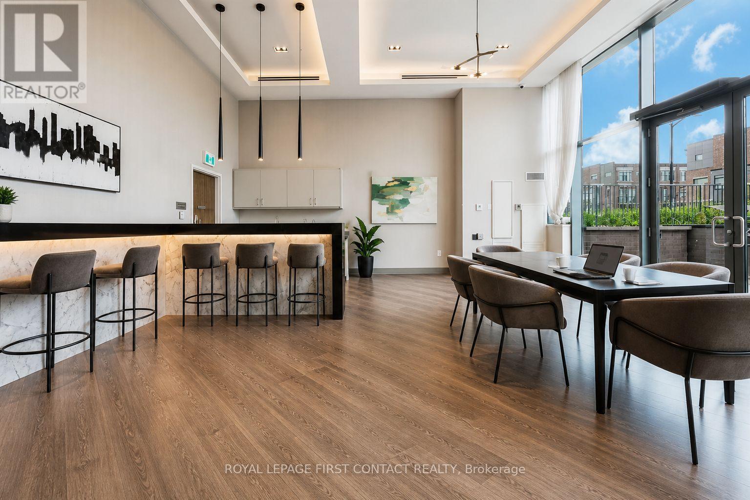 407 - 100 Eagle Rock Way, Vaughan, ON - Indoor Photo Showing Dining Room