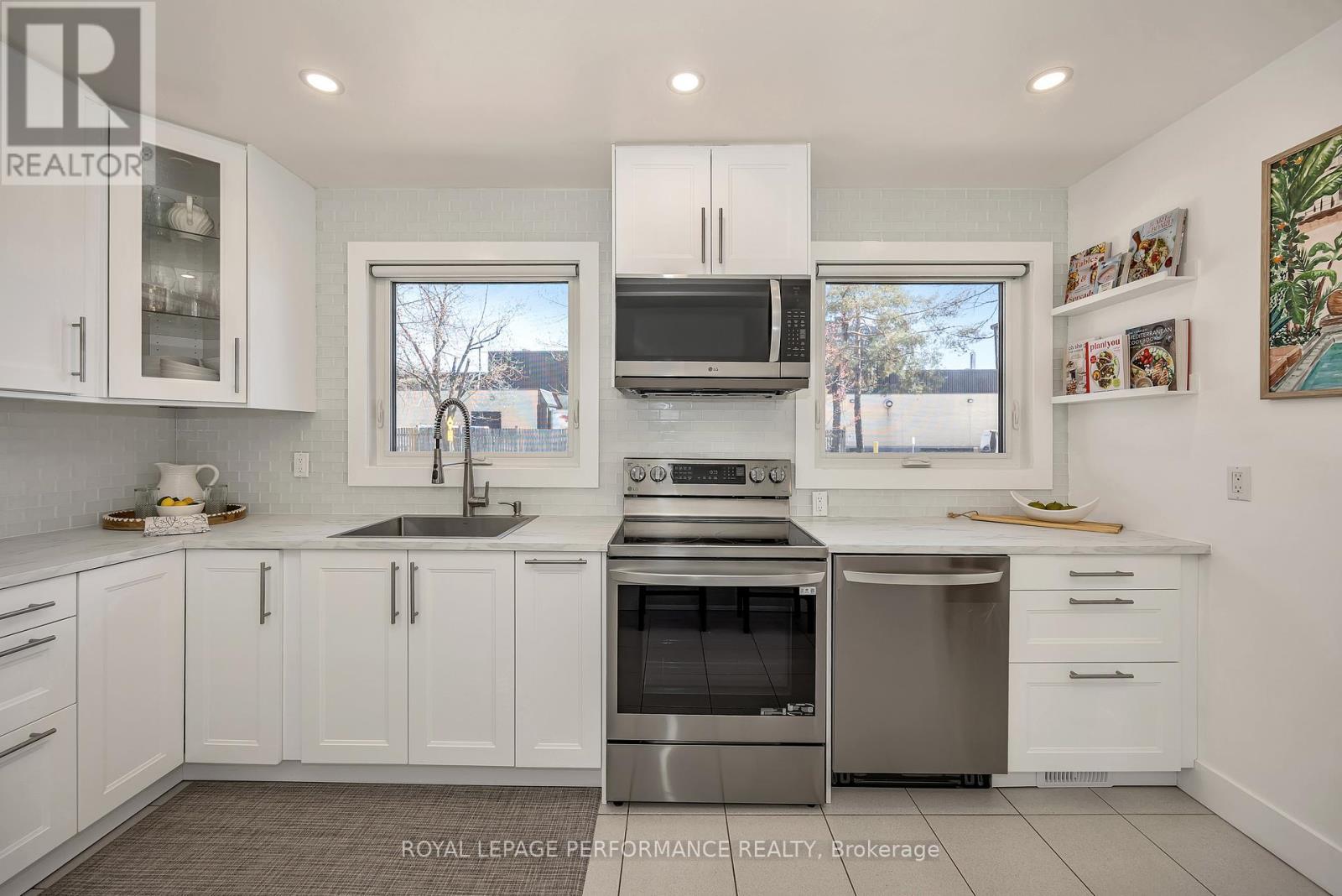 1960 Othello Avenue, Ottawa, ON - Indoor Photo Showing Kitchen