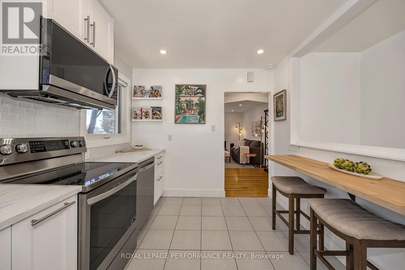 1960 Othello Avenue, Ottawa, ON - Indoor Photo Showing Kitchen