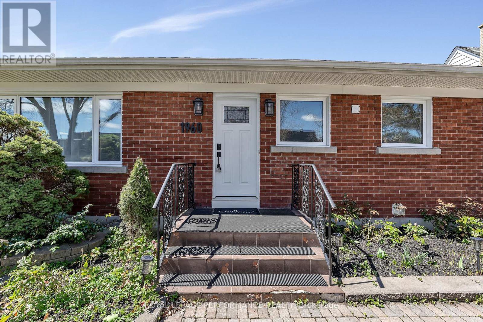 1960 Othello Avenue, Ottawa, ON - Outdoor With Exterior