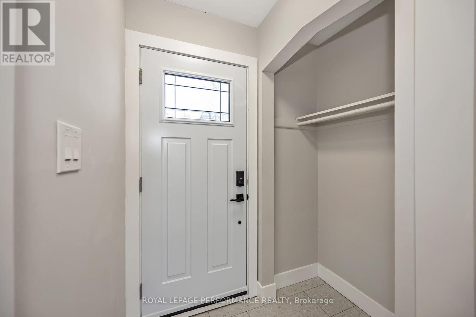 1960 Othello Avenue, Ottawa, ON - Indoor Photo Showing Other Room