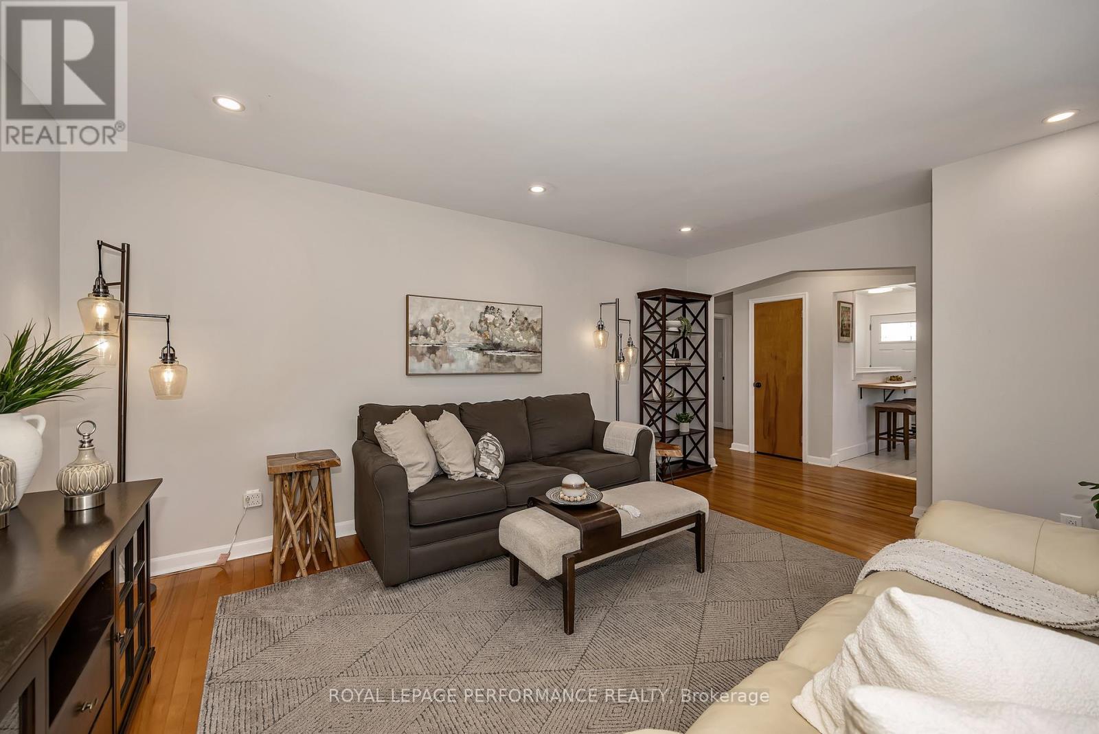 1960 Othello Avenue, Ottawa, ON - Indoor Photo Showing Living Room