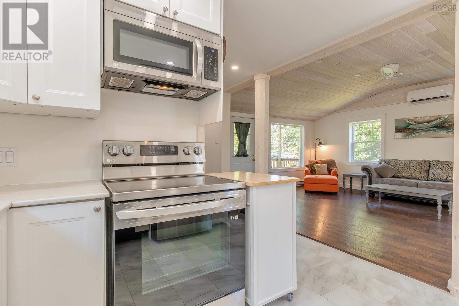 20 Howard Stevens Walk, Clam Harbour, NS - Indoor Photo Showing Kitchen