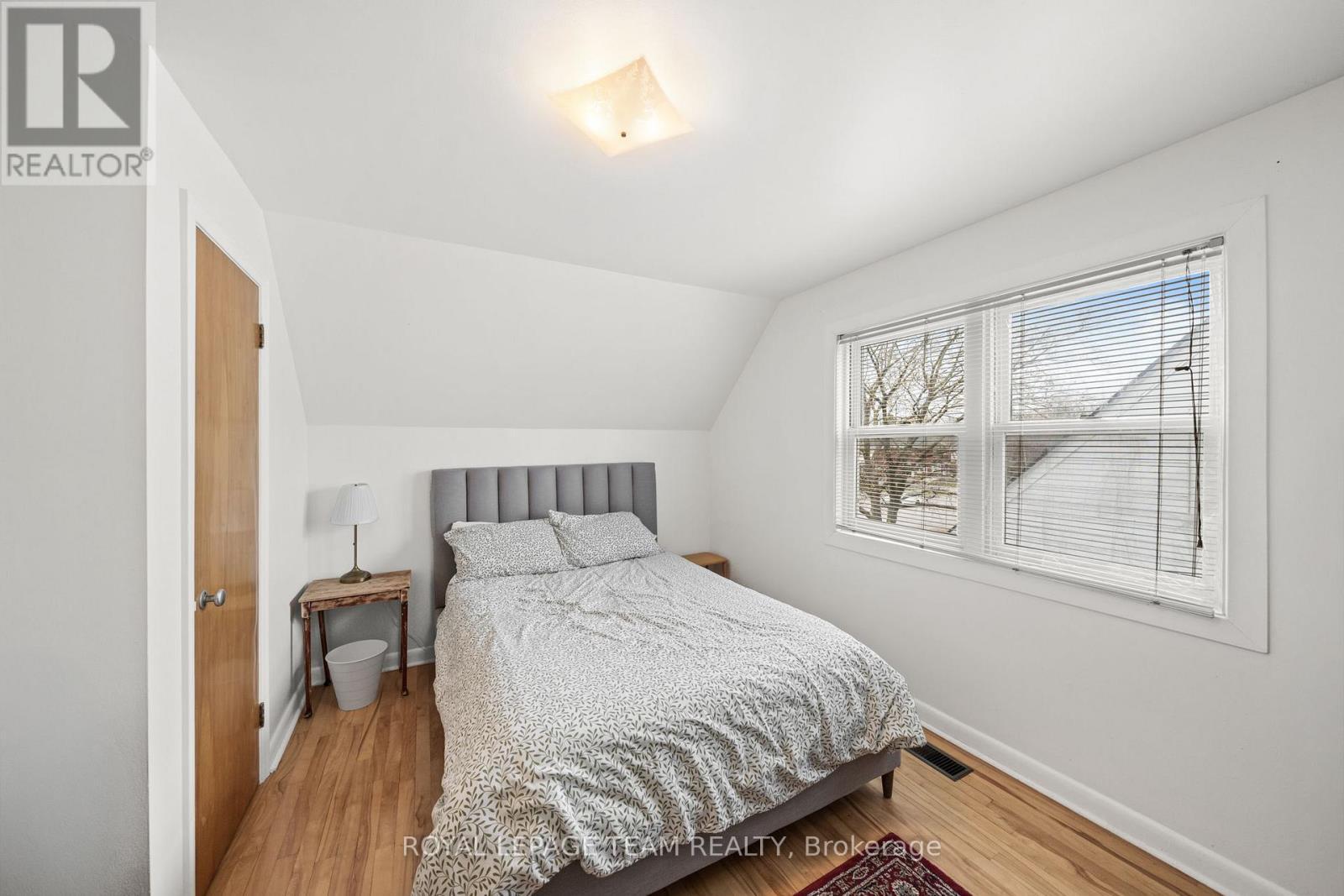 2nd floor bedroom - 873 Smyth Road, Ottawa, ON - Indoor Photo Showing Bedroom