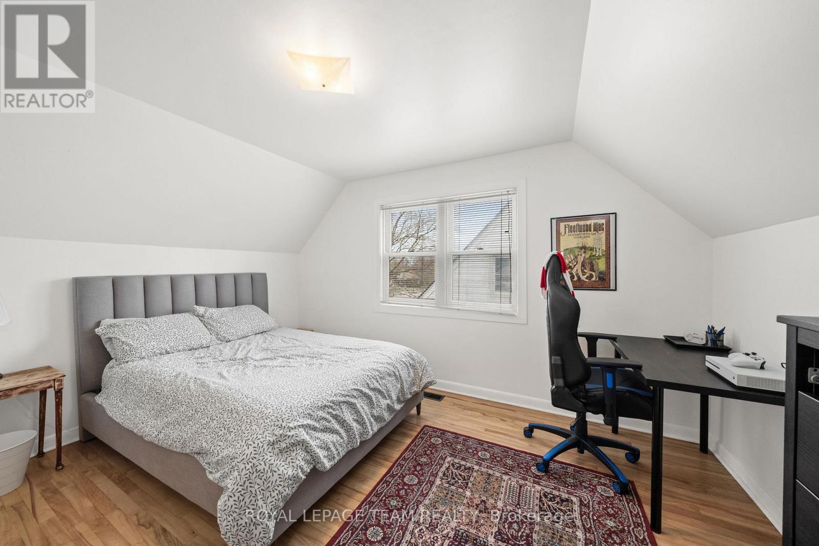 873 Smyth Road, Ottawa, ON - Indoor Photo Showing Bedroom