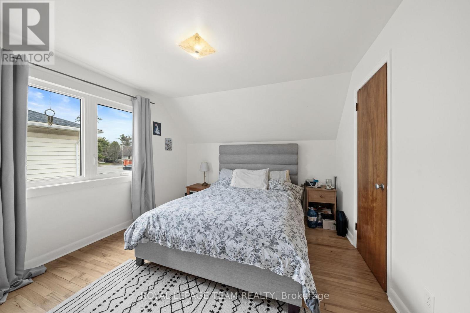 873 Smyth Road, Ottawa, ON - Indoor Photo Showing Bedroom