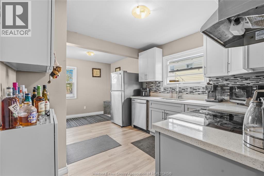 3406 Turner, Windsor, ON - Indoor Photo Showing Kitchen