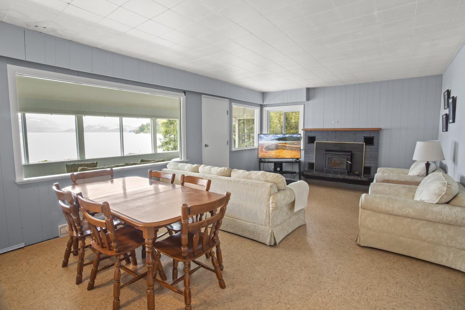 13515 3A Highway, Boswell, BC - Indoor With Fireplace