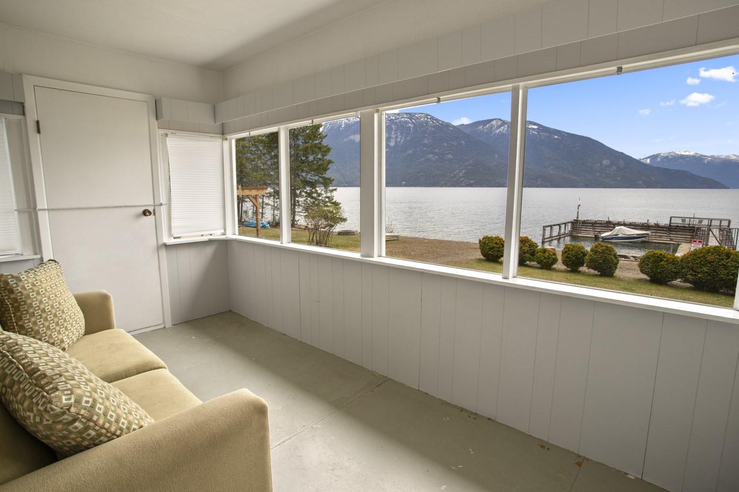 13515 3A Highway, Boswell, BC - Indoor With Body Of Water