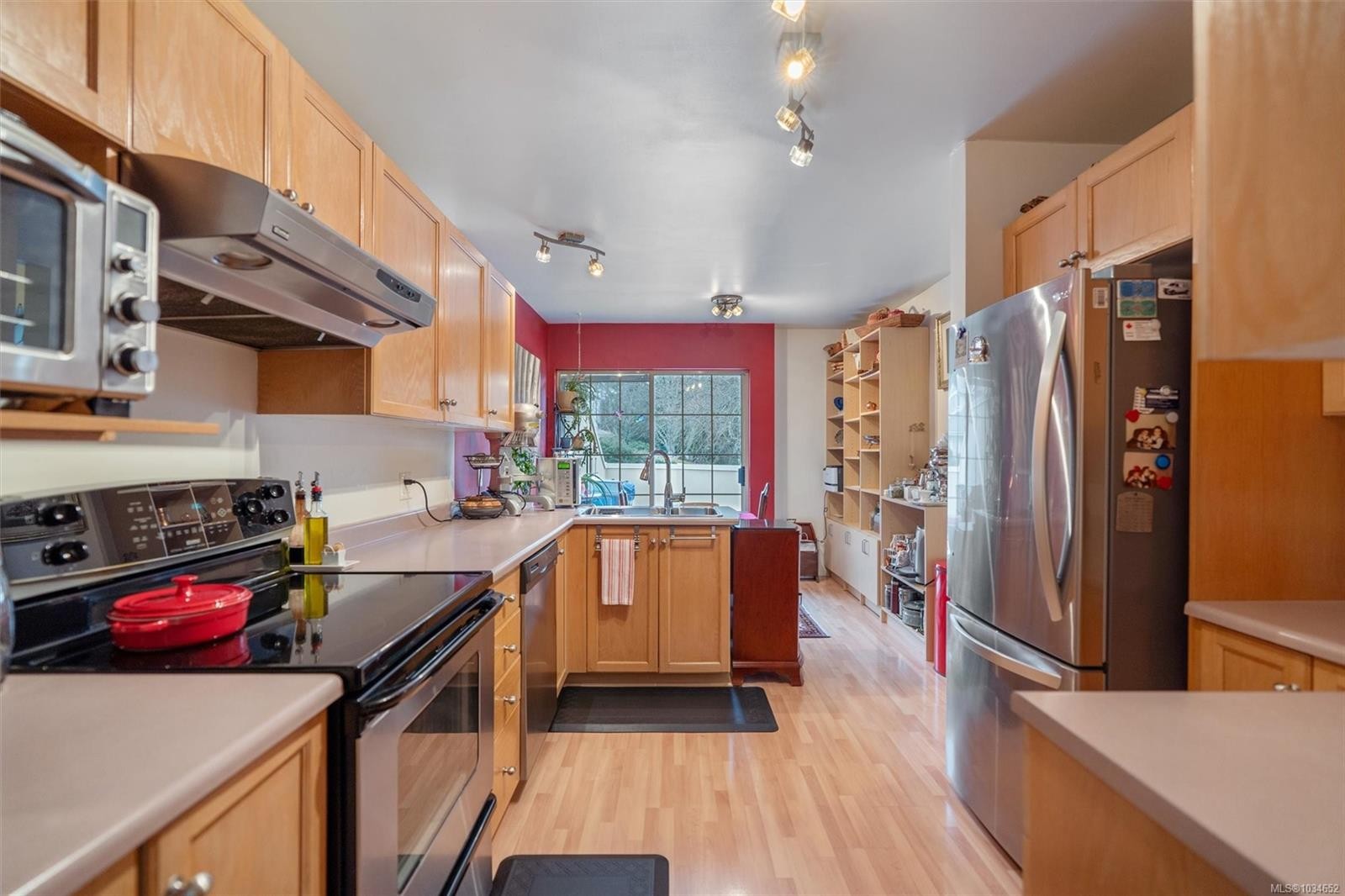 #8-909 Admirals Rd, Esquimalt, BC