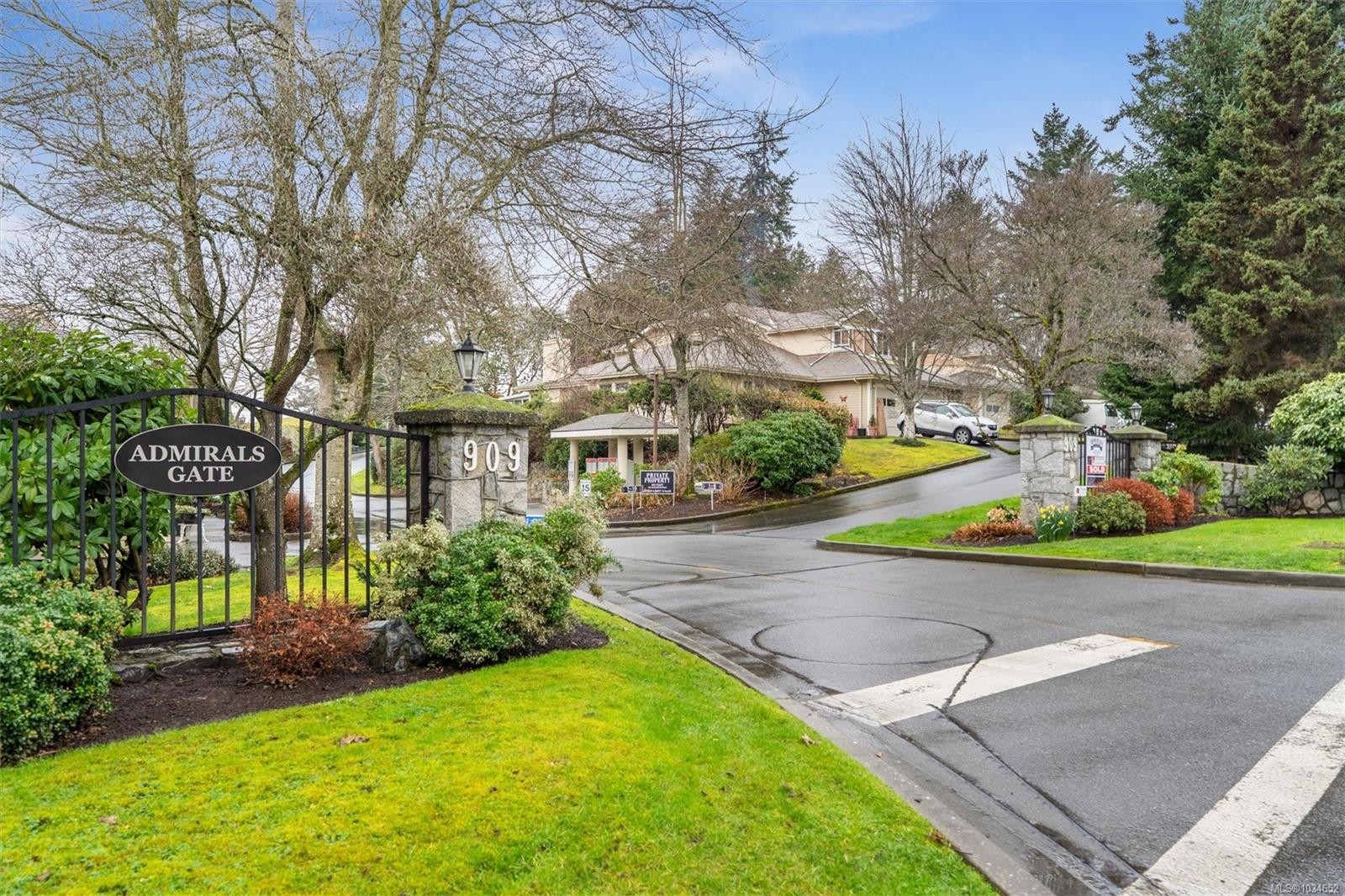 #8-909 Admirals Rd, Esquimalt, BC