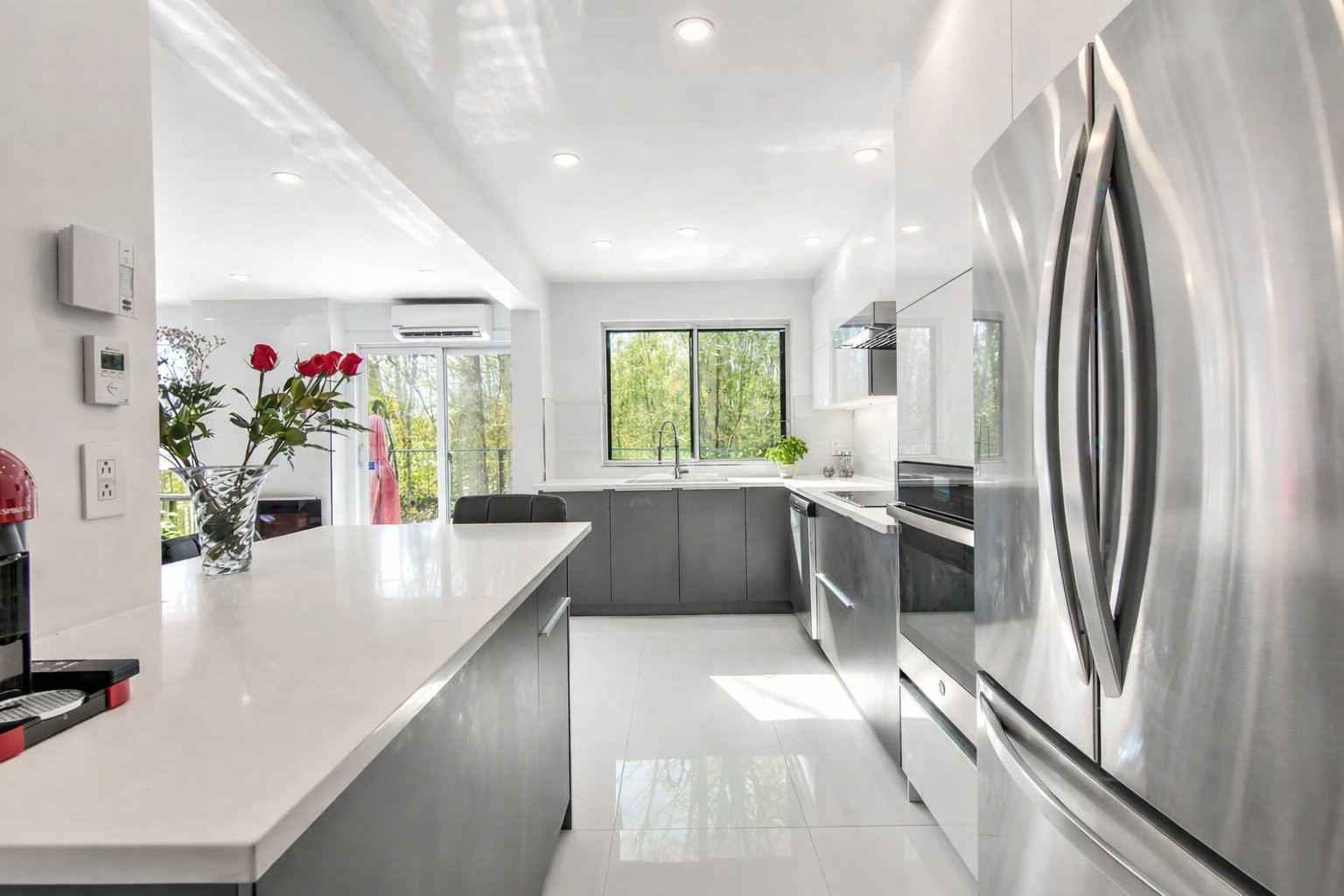 Kitchen - 6794 Ch. Louis-Pasteur, Côte-Saint-Luc, QC - Indoor Photo Showing Kitchen With Upgraded Kitchen