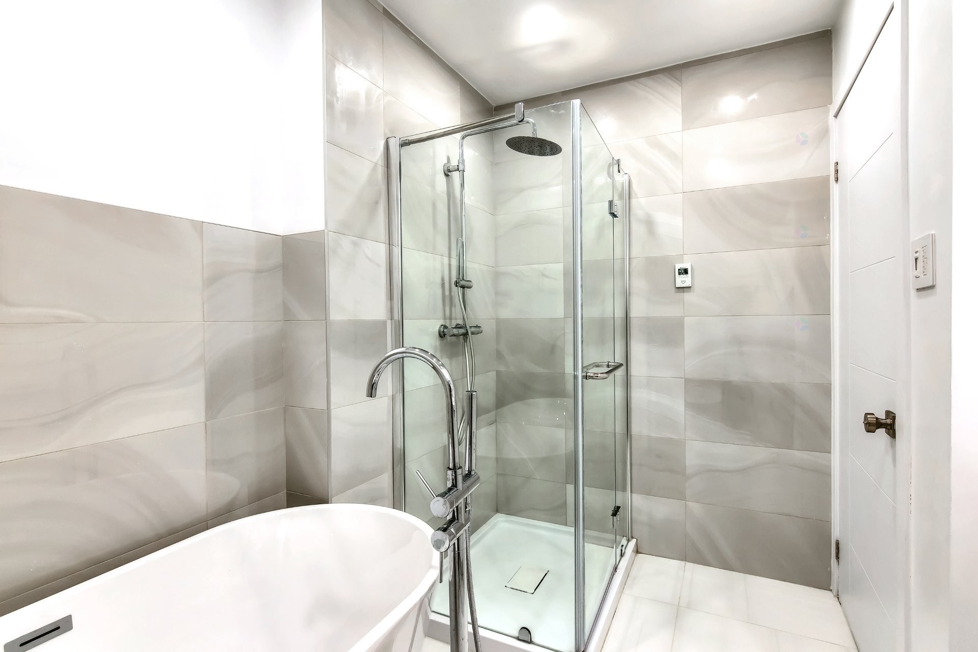 Bathroom - 6794 Ch. Louis-Pasteur, Côte-Saint-Luc, QC - Indoor Photo Showing Bathroom